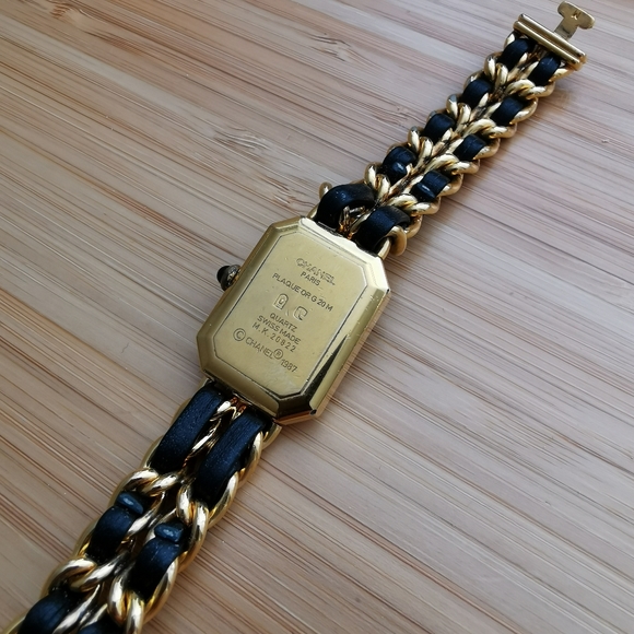 AUTHENTIC CHANEL watch with box size M - Picture 7 of 16